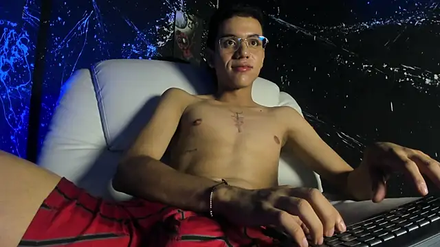 MathewAdamss – Naživo XXX chat
