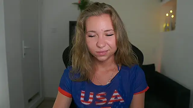 VivienVance 现场XXX聊天