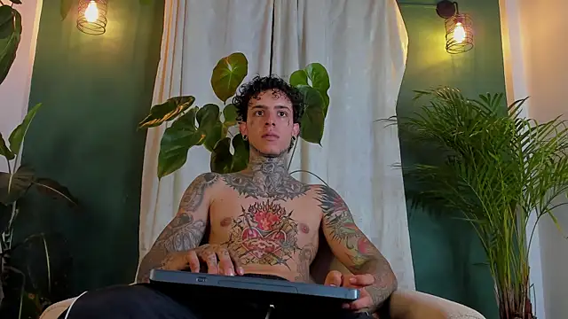 Aron_ford লাইভ XXX চ্যাট