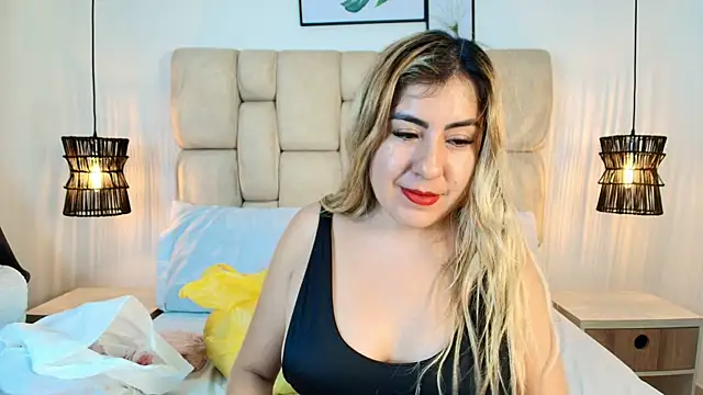 Онлайн чат XXX AdharaSmithh