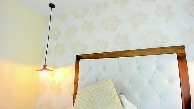 IRISCLARK1 Adlı Modelin Canlı XXX Sohbeti