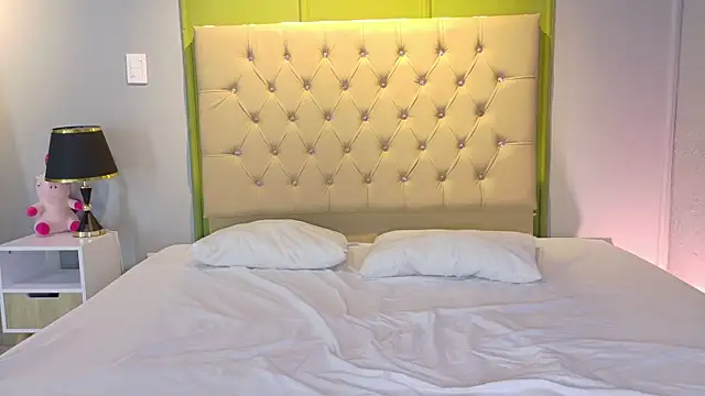 EmmaLawrence_ Adlı Modelin Canlı XXX Sohbeti
