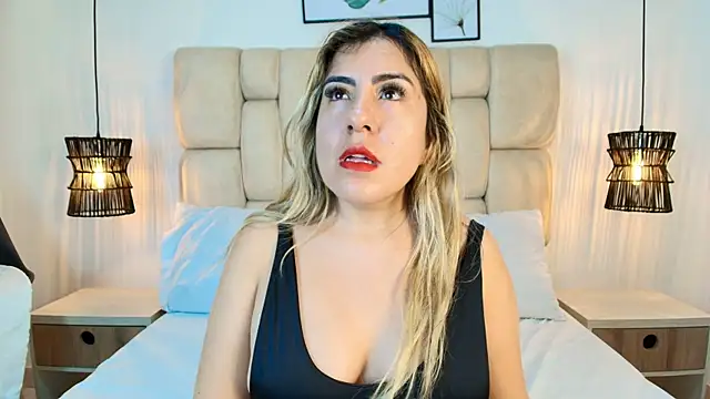 AdharaSmithh's Live XXX Chat