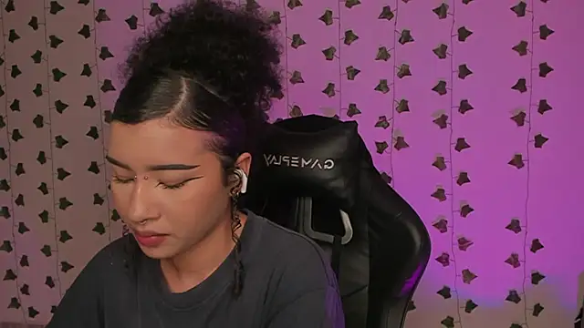 Liaaa_1 élő XXX-chatje