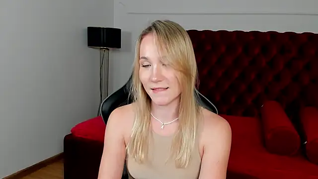 Chat XXX en directo de ElaraVoltage