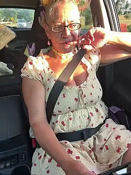 TrenaAnne élő XXX-chatje