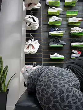 kim_monti Adlı Modelin Canlı XXX Sohbeti