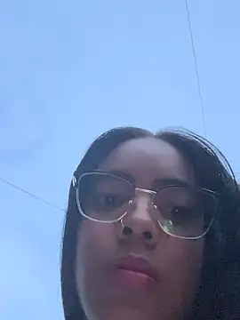 צ'אט XXX בשידור חי של NAUGHTY_LITTLE_18