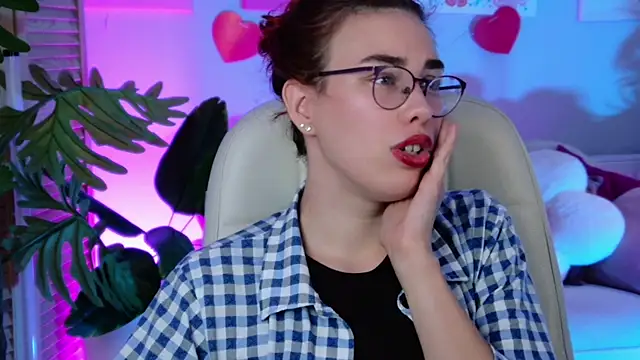 SeraphineDuskryn's Live XXX Chat