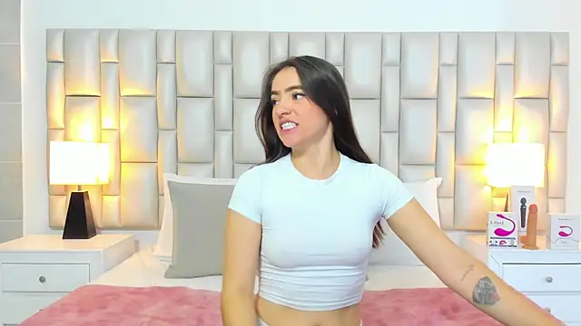 paola_katy_dicks' Live Chat Room