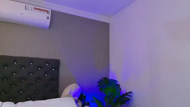 thalya_w's Live XXX Chat