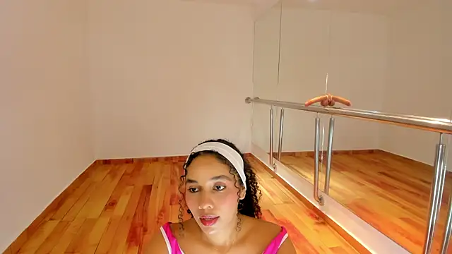 esther_sofia 即時 XXX 聊天