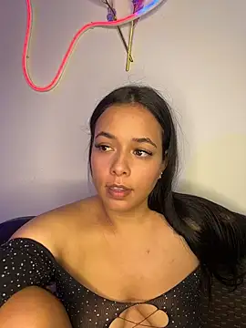 Nisha_jazz Adlı Modelin Canlı XXX Sohbeti