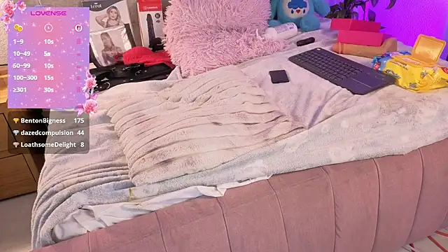 Emilly-hall live XXX chat