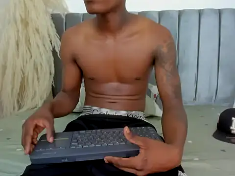Derek_s3 élő XXX-chatje