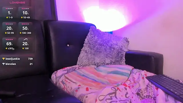 EmmilyRosee Adlı Modelin Canlı XXX Sohbeti
