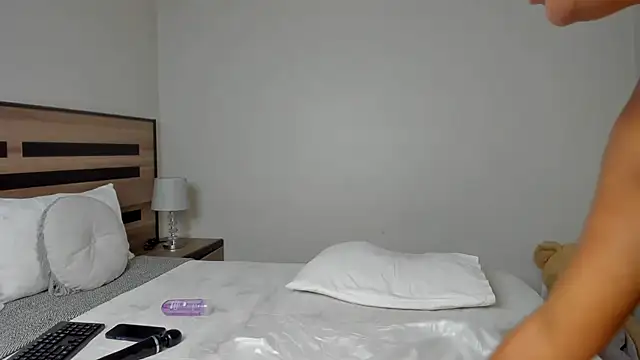 Renee-18 Live XXX-chat