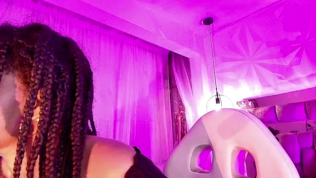 Queen_perla_ élő XXX-chatje