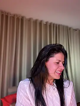 Zandrina Adlı Modelin Canlı XXX Sohbeti