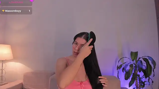 Holly_velvett Adlı Modelin Canlı XXX Sohbeti