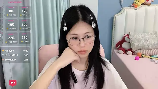 Luna-666 Show in webcam
