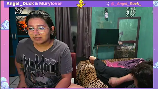 Chat +18 de Angel_Duck ao vivo