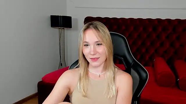 ElaraVoltage's Live XXX Chat
