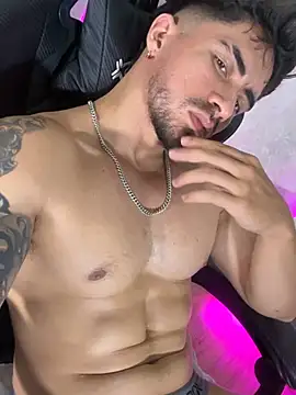 Brad_Summer Adlı Modelin Canlı XXX Sohbeti