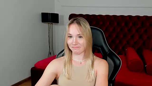 ElaraVoltage's Live XXX Chat