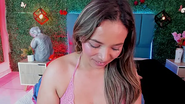 Kiaraa88's Live XXX Chat