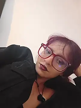 RedMeloddy Adlı Modelin Canlı XXX Sohbeti