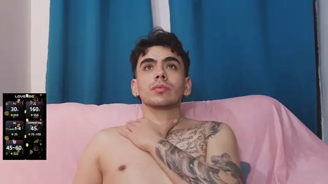 แชท XXX สดของ adonisZafiro