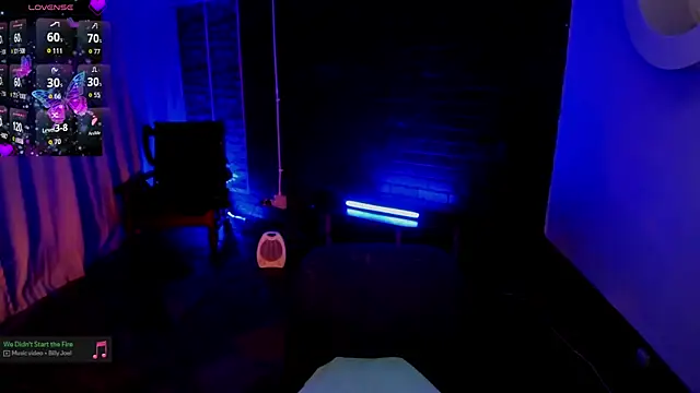 XXX chat uživo modela cee2nv
