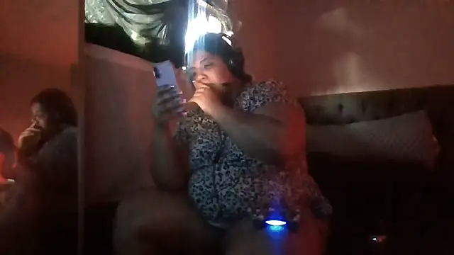 Chat XXX en directo de 1n0nlythroat