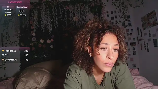 LyraCovee Chat XXX in diretta
