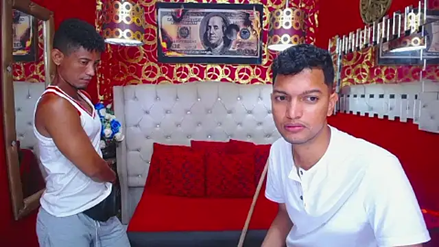 XXX chat uživo modela PEINBOYS