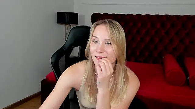 ElaraVoltage's Live XXX Chat