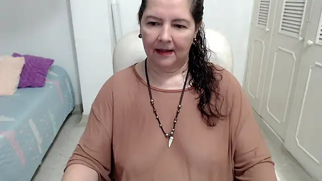 leonela_69 即時 XXX 聊天