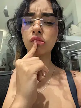 RosseMelody Adlı Modelin Canlı XXX Sohbeti