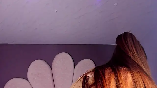 XXX chat uživo modela LolaGray__