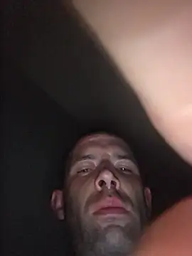 XXX chat uživo modela SingingTrunks