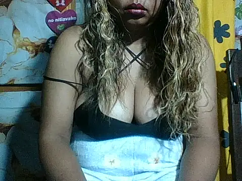 Chatroom XXX en direct de SEXY_METISE