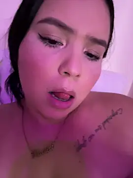 Madeli0217 লাইভ XXX চ্যাট