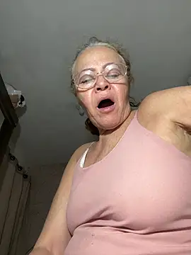 צ'אט XXX בשידור חי של Granny6boys