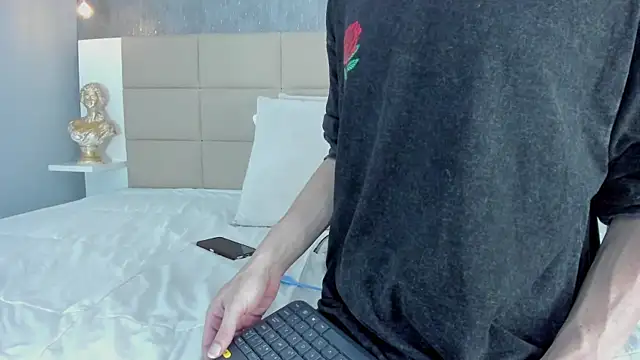 Hecatee_77 élő XXX-chatje