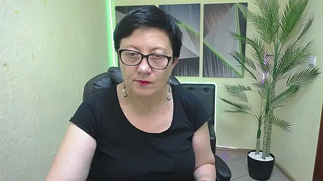 EmilyL0ve's Live XXX Chat