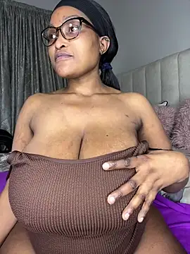 צ'אט XXX בשידור חי של Bustygoddess32