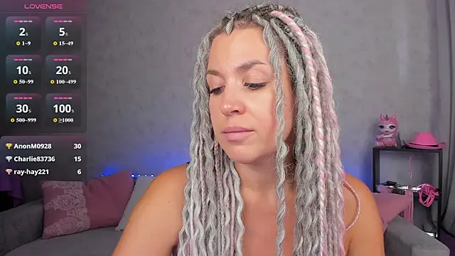 XXX chat uživo modela Fire__Dancer