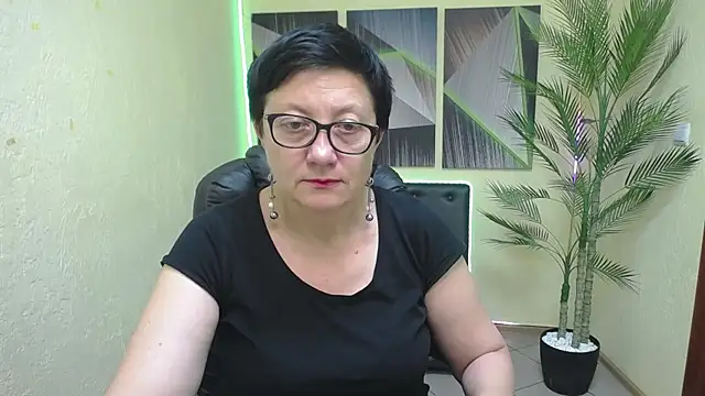 EmilyL0ve Chat XXX in diretta