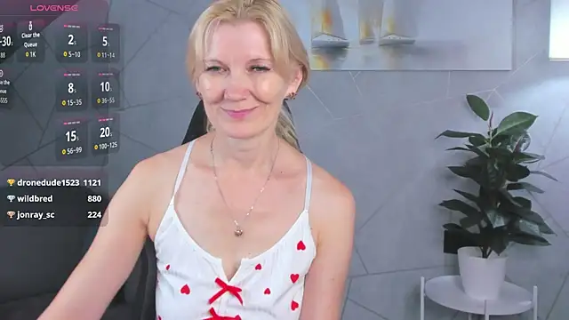 Julie_Lucas Chat XXX in diretta